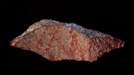 blombos-cave-drawing-with-ochre-pencil-on-silcrete-stone.-craig-foster-1